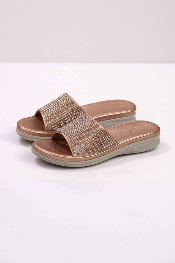 Champagne Wedge-442952916