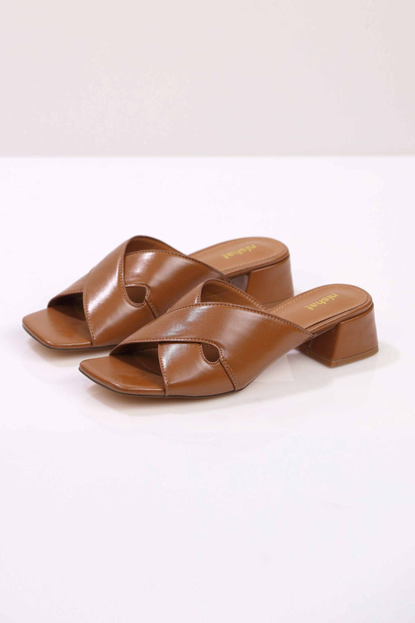Camel Wedge-443092929
