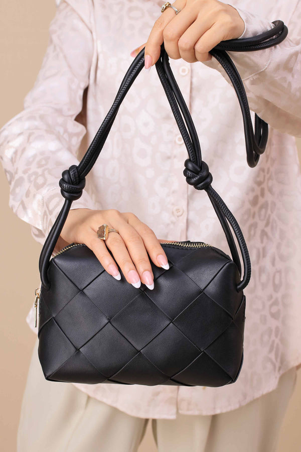 Black Clutch-444752103