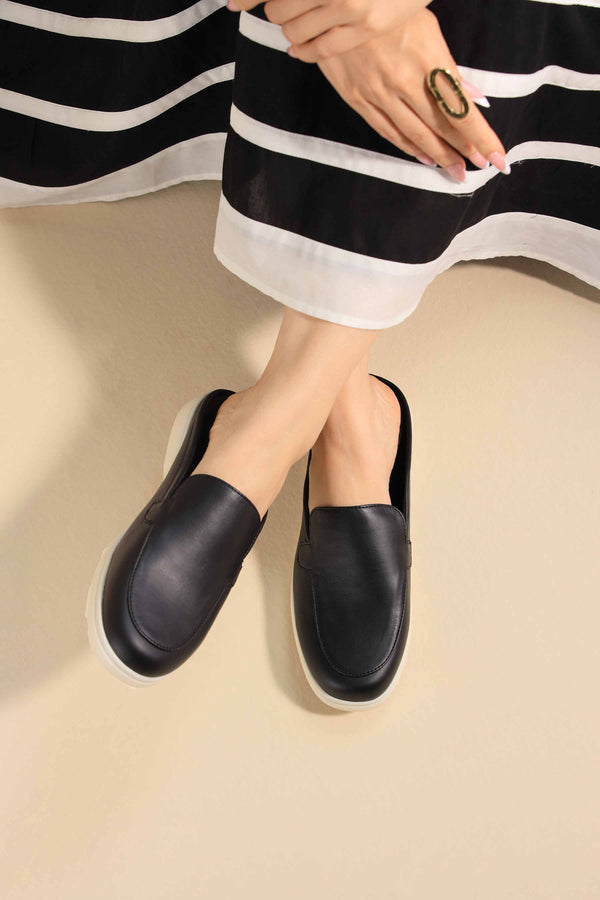 Black Mules-445362903