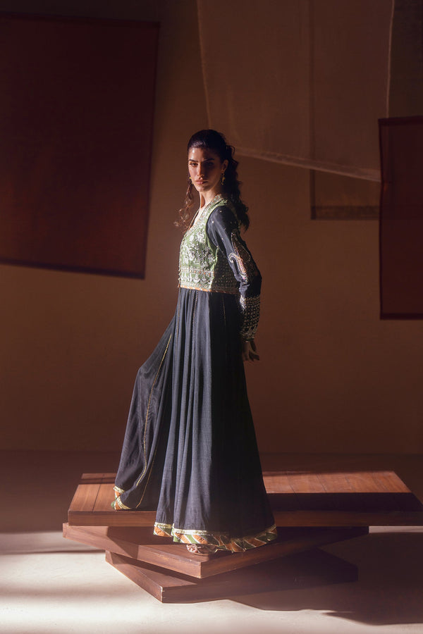 EMBROIDERED PISHWAS (E0823/104/902)