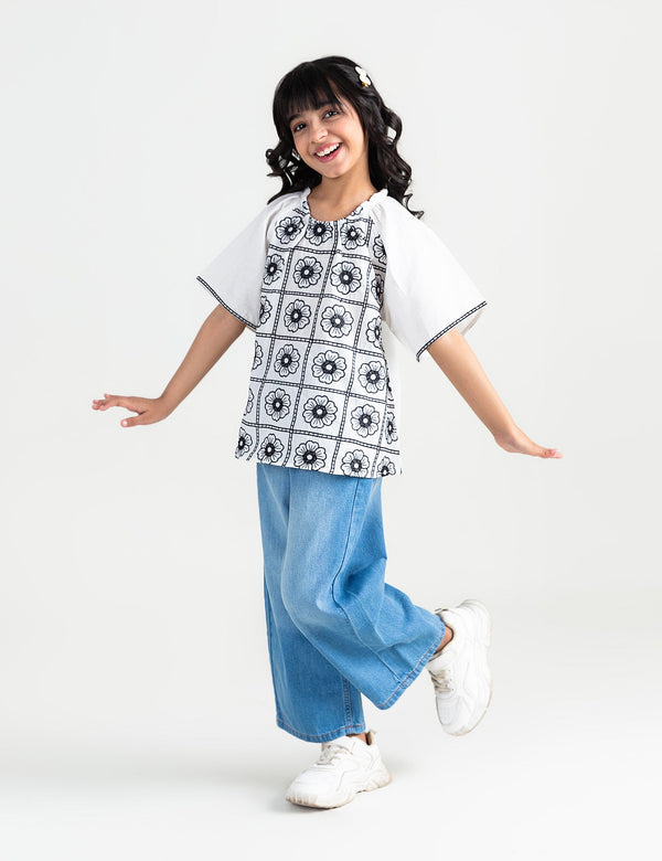 FLORAL EMBROIDERED TOP