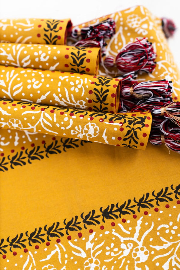 HOME | TABLE RUNNER