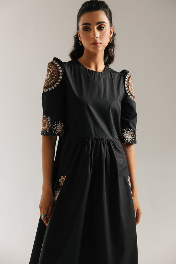 EMBROIDERED DRESS (E1016/101/902)