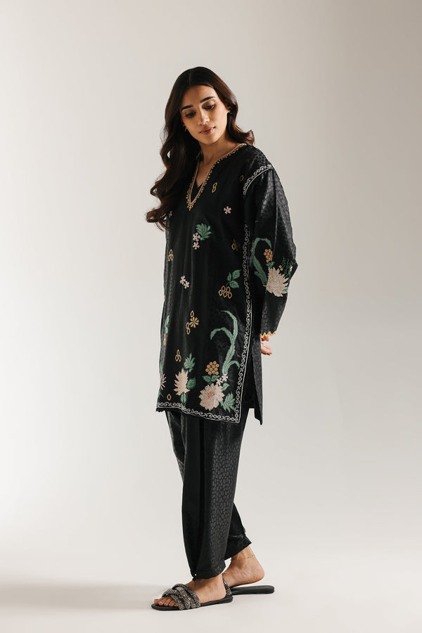 EMBROIDERED SUIT (E6628/102/901)