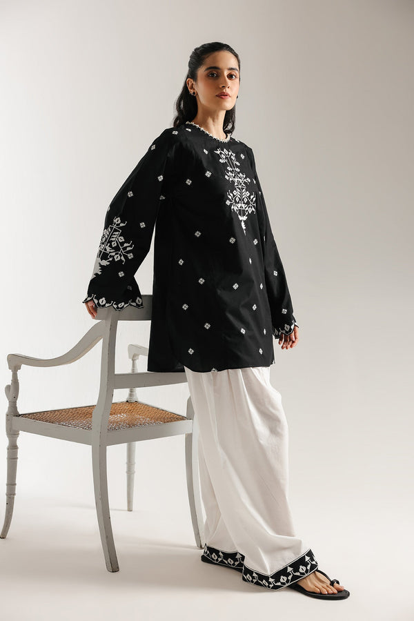 EMBROIDERED SUIT (E6971/102/901)