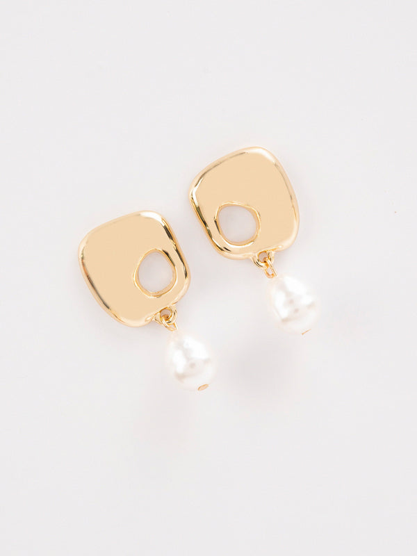 Dangling Pearl Earrings