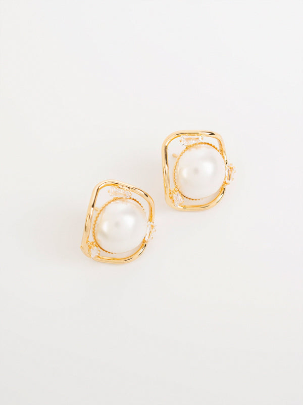Curved Pearl Studs