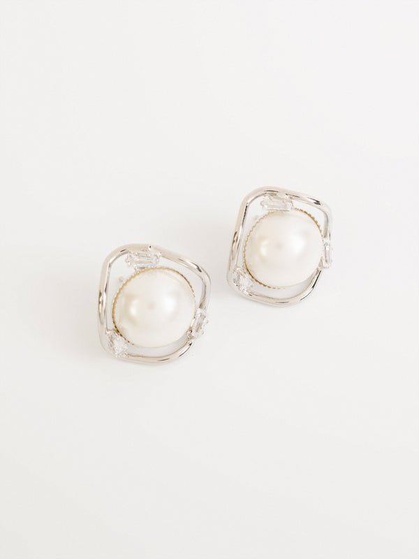 Curved Pearl Studs