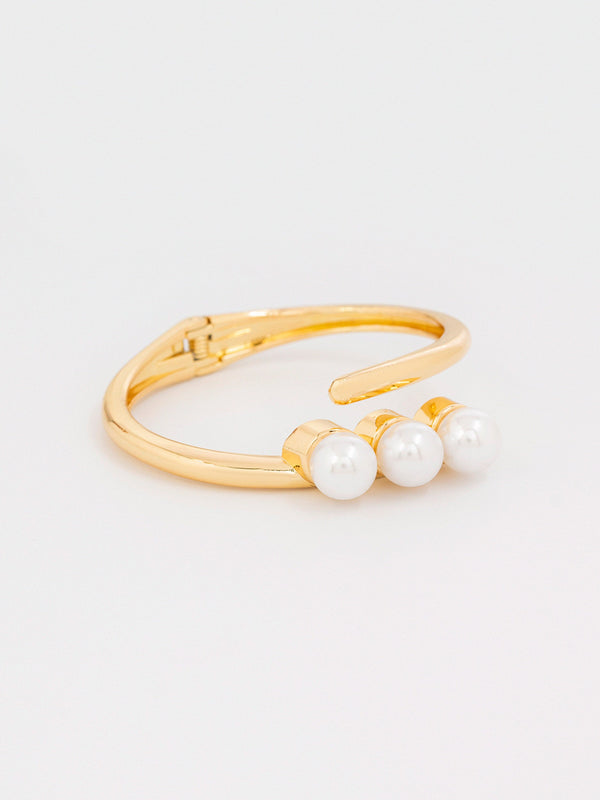 Sleek Pearl Bracelet