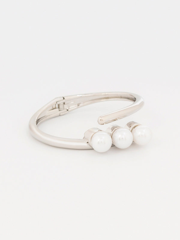 Sleek Pearl Bracelet